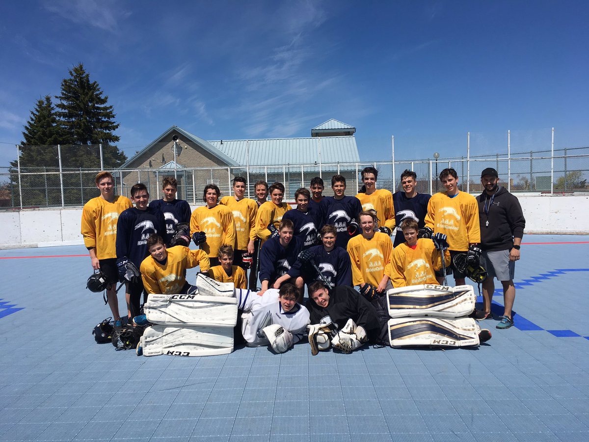 Laggy9's tweet photo. Ce matin, une initiation à la cross pour les U14 @Albatroscnd. Merci Hockey Est-du-Quebec pour l'équipement #multisport @HockeyQuebec https://t.co/1AiHB9TDST