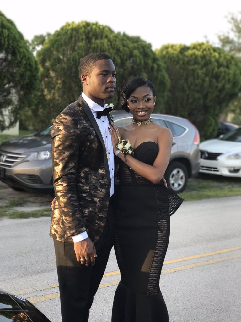 capital___P's tweet photo. All black affair ๐ค #Prom2K17 https://t.co/sS2vBzEiME