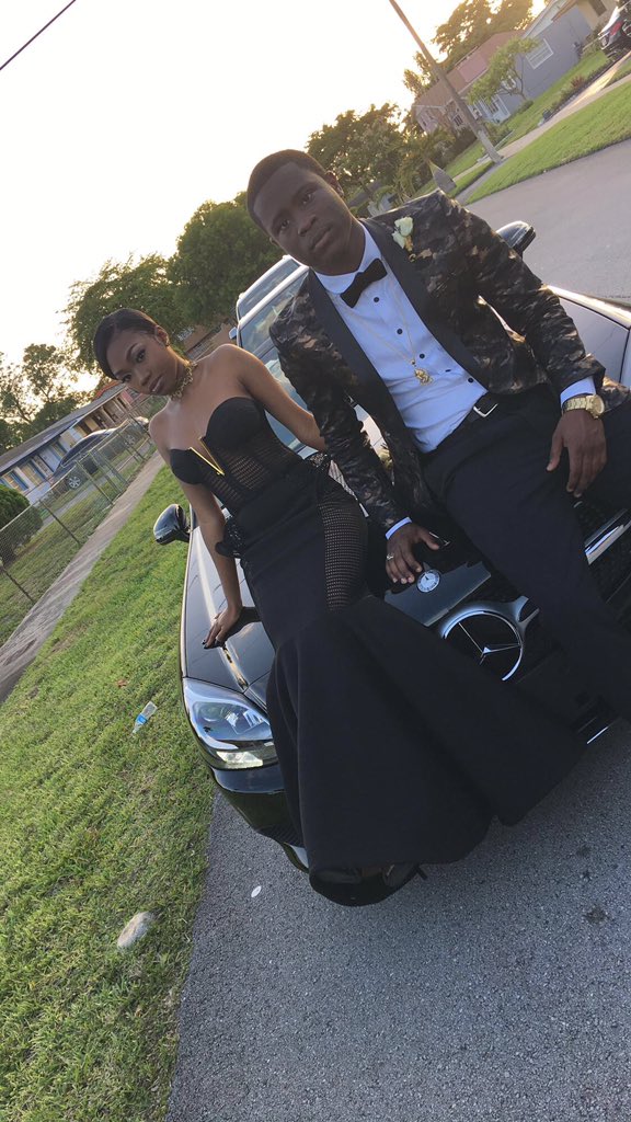 capital___P's tweet photo. All black affair ๐ค #Prom2K17 https://t.co/sS2vBzEiME
