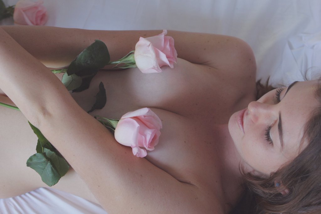 NoPants4OldMen's tweet photo. #FavoriteSimplePleasures Giving Her Flowers https://t.co/6wBDvCofB7
