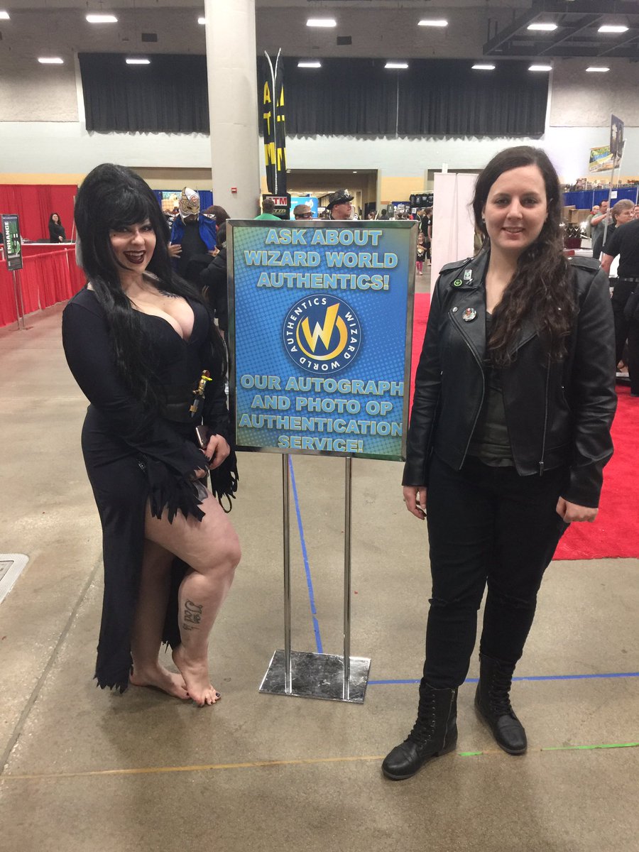 ICBC_ISSUES's tweet photo. More great cosplay @WizardWorld #WizardWorldDSM #cosplay #elvira https://t.co/xvIzH15Vqb