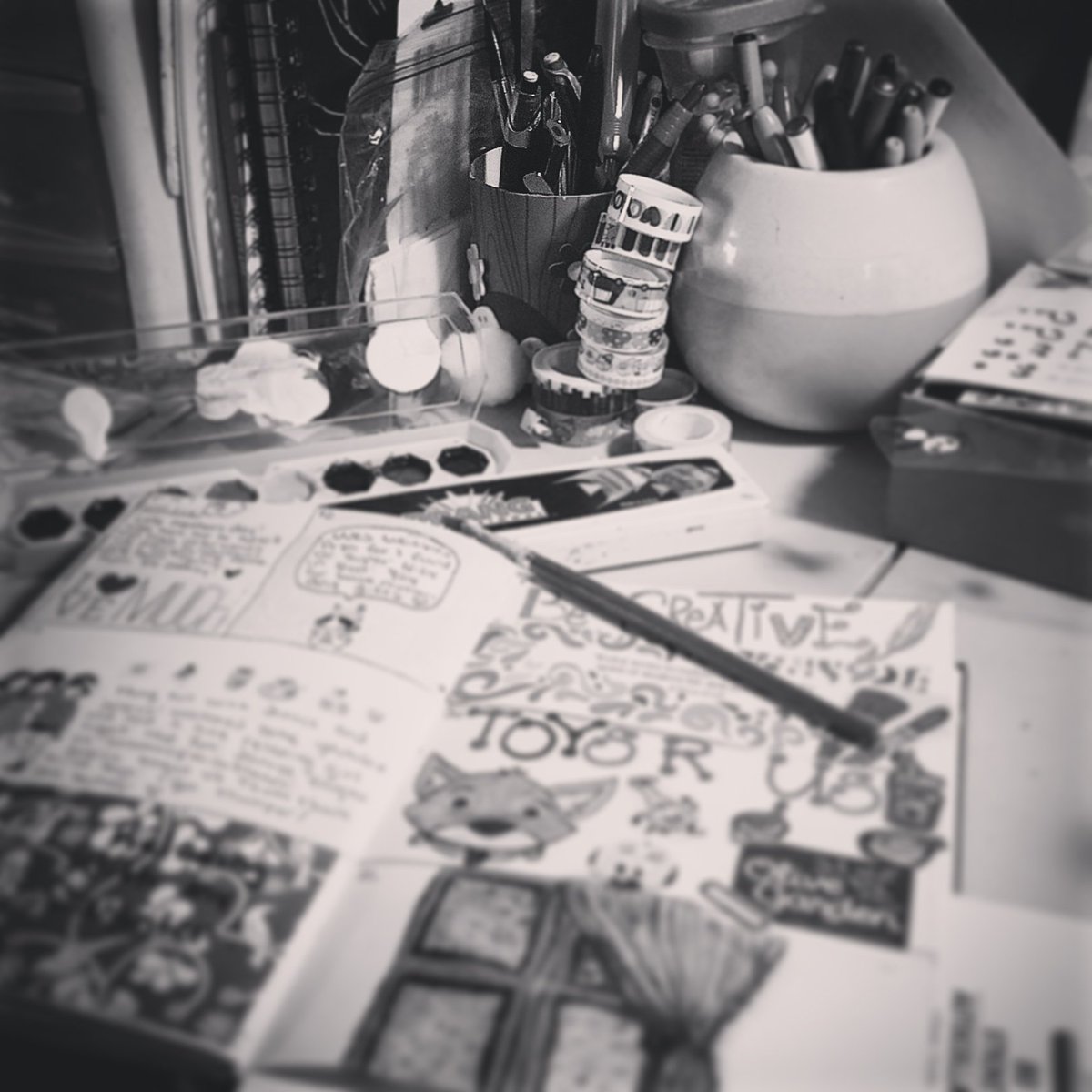heather_hogge's tweet photo. My art desk is a mess. https://t.co/KBMfLt6wmF