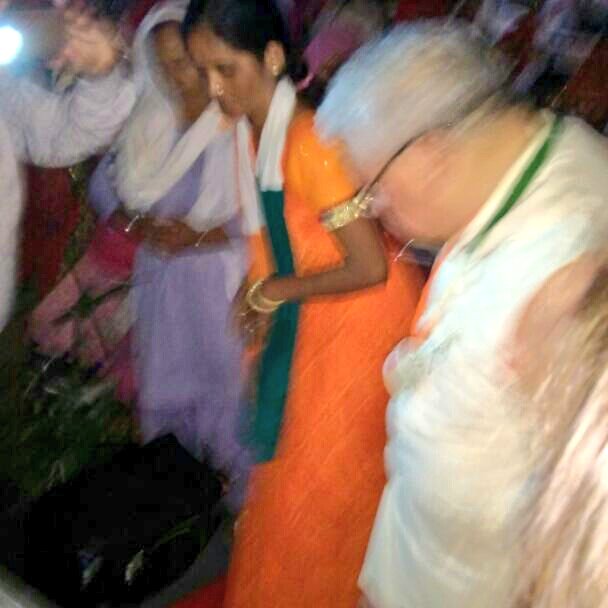 KalrajMishra's tweet photo. @BJP4India @AmitShah @minmsme @AmitShahOffice @ChairmanKvic @PMOIndia @BJP4UP @BJPLive @mosmsme @narendramodi @girirajsinghbjp @PIB_India @mygovindia @PTI_News @NavbharatTimes @AmarUjalaNews @MediniT_ विभिन्न प्रदेशों से आये कारीगरों से मिलते हुए https://t.co/00izP19LZN