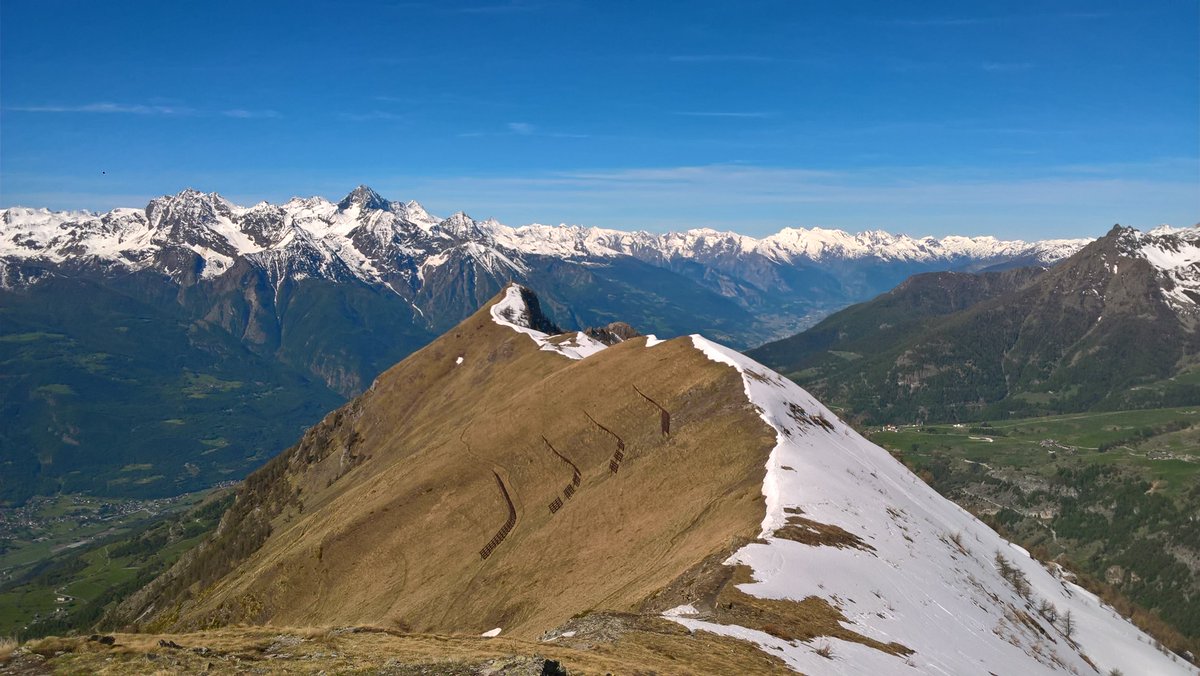 tcheunne's tweet photo. Bella mattinata di #FmMontano dalla panoramica #BeccadAver in #Valtournenche #Verrayes #VdA #sota #vhf https://t.co/81iYlgN9Si