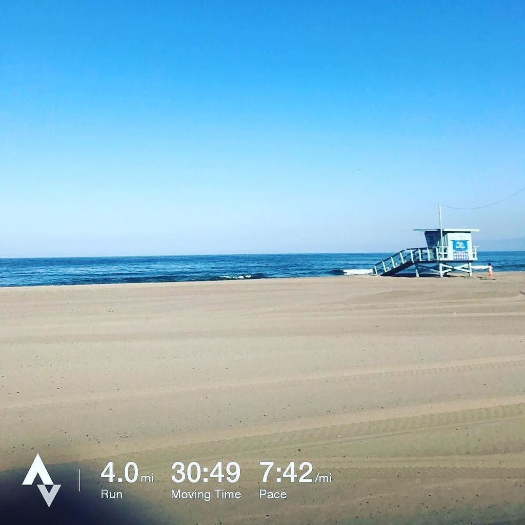 gillianbcn's tweet photo. I could get veryyyy used to this.  #playadelrey #negativesplitspositivevibes 7:54/7:44/7:33/7:33 👟👟 https://t.co/7cdK53J3gK https://t.co/szV5bNfOWq