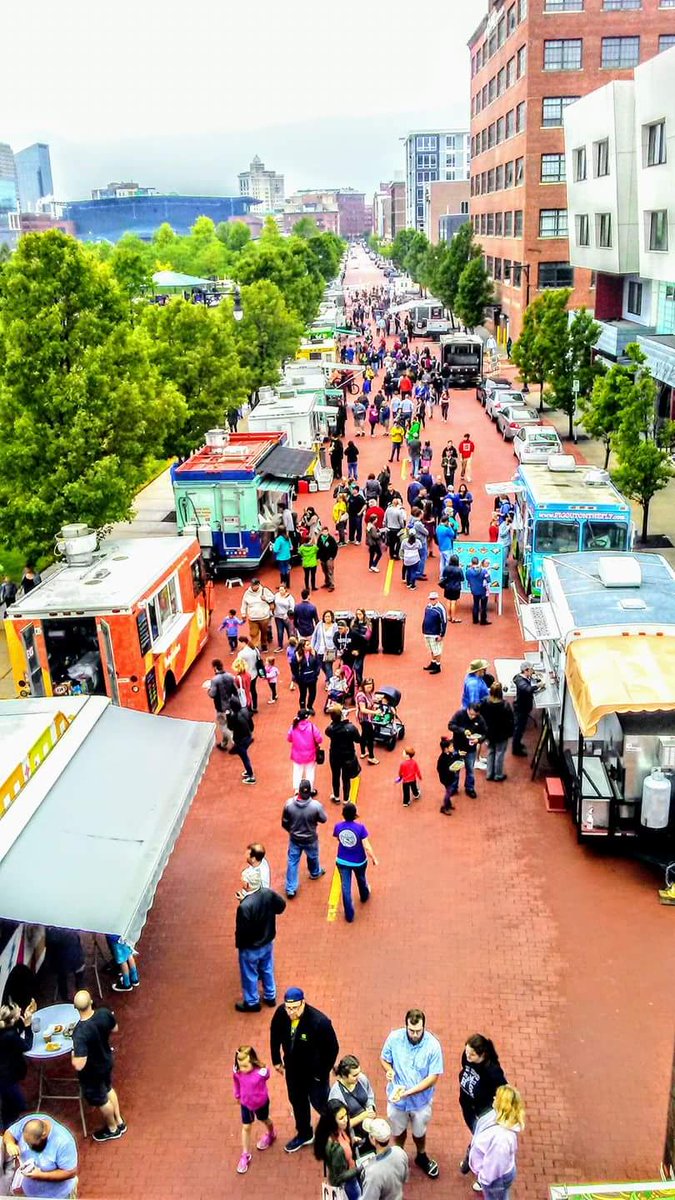 Food truck rally on Ionia St. downtown #GrandRapids until 6pm! We <3 our City!