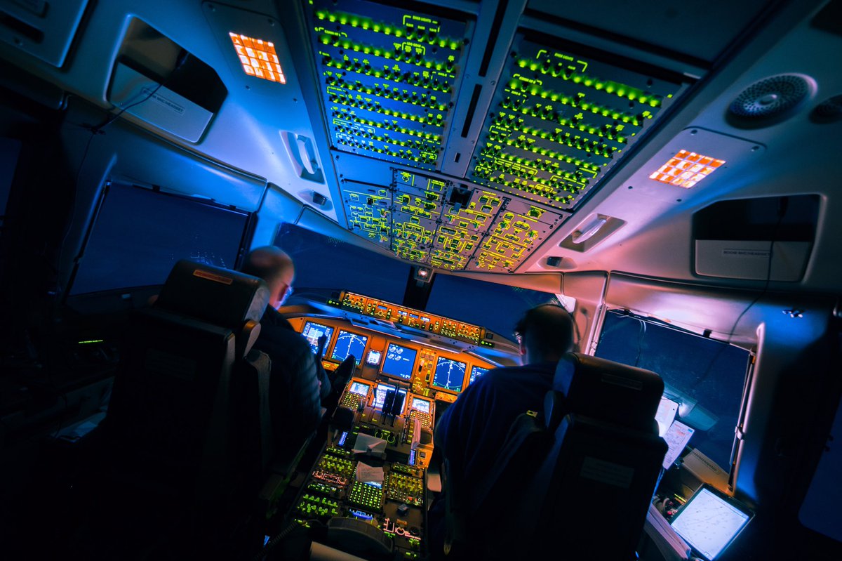 à mi chemin entre ciel &amp; terre, à la poursuite de <a href="/Thom_astro/">Thomas Pesquet</a> la tête ds les étoiles ✨ #magique!