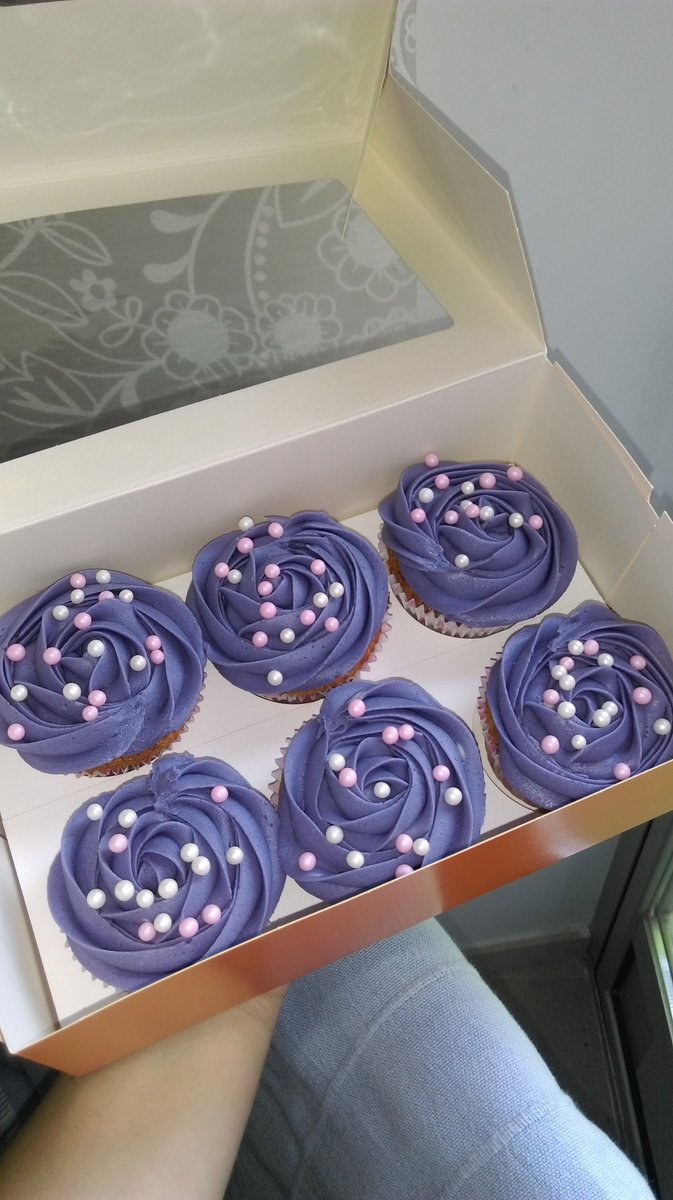 Cakepops_sonia's tweet photo. Vamos ahora con los Cupcakes!! #cupcakes #reposteriacreativa #miscreaciones 🍬 https://t.co/YucQKUYBYz
