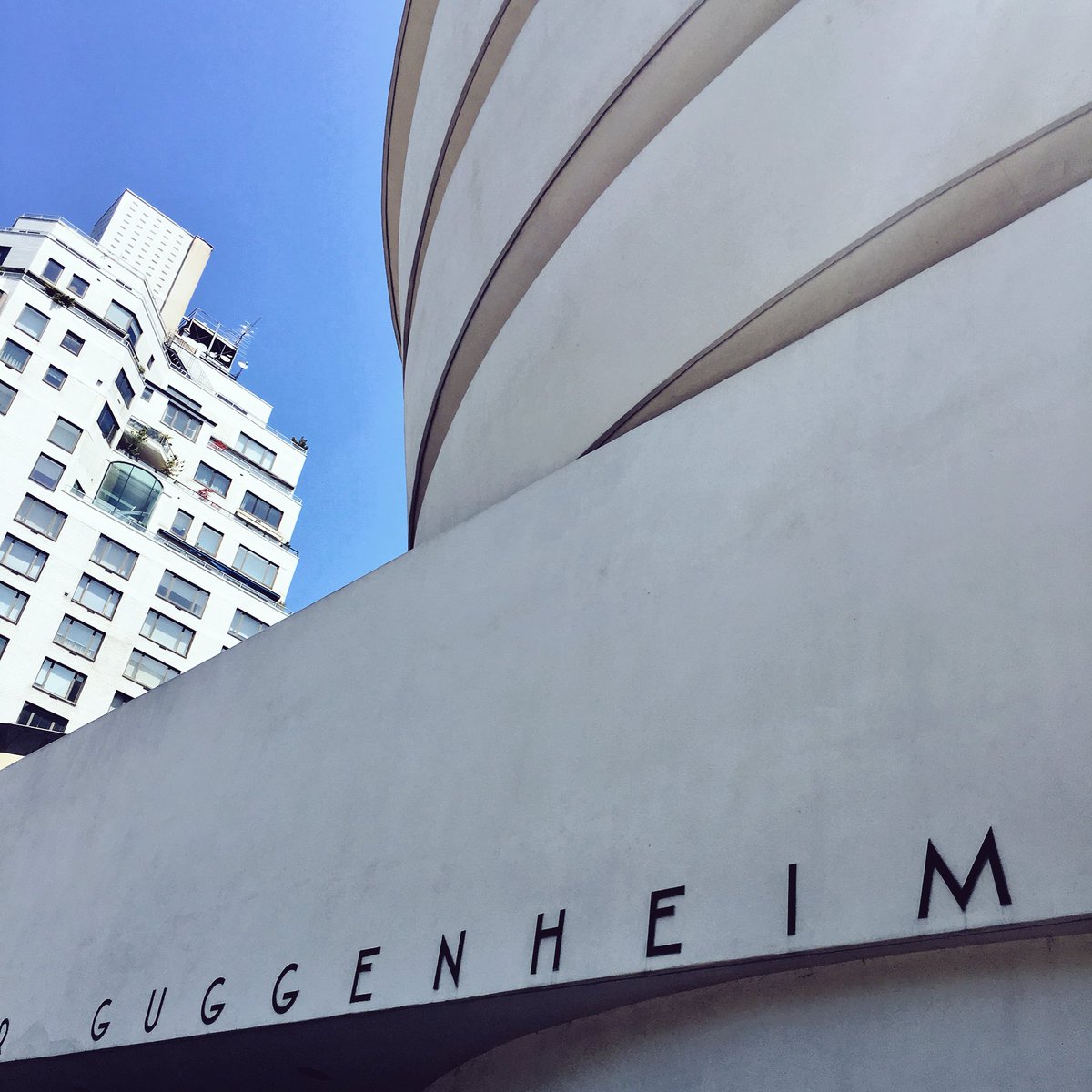 biasmlopes's tweet photo. Exploring #Guggenheim 🤓 #NYC #art #favoritethingstodo #NewYork https://t.co/OninFIgwUi