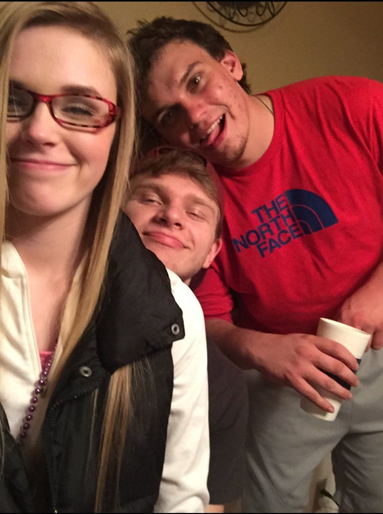 jhutt222's tweet photo. Here's a big 21st birthday shoutout to the ๐ @JohnnBoii33 ๐we love you and miss you #flyhighJMP https://t.co/BENRdlyGSi