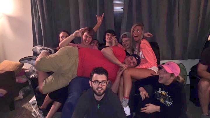 jhutt222's tweet photo. Here's a big 21st birthday shoutout to the ๐ @JohnnBoii33 ๐we love you and miss you #flyhighJMP https://t.co/BENRdlyGSi
