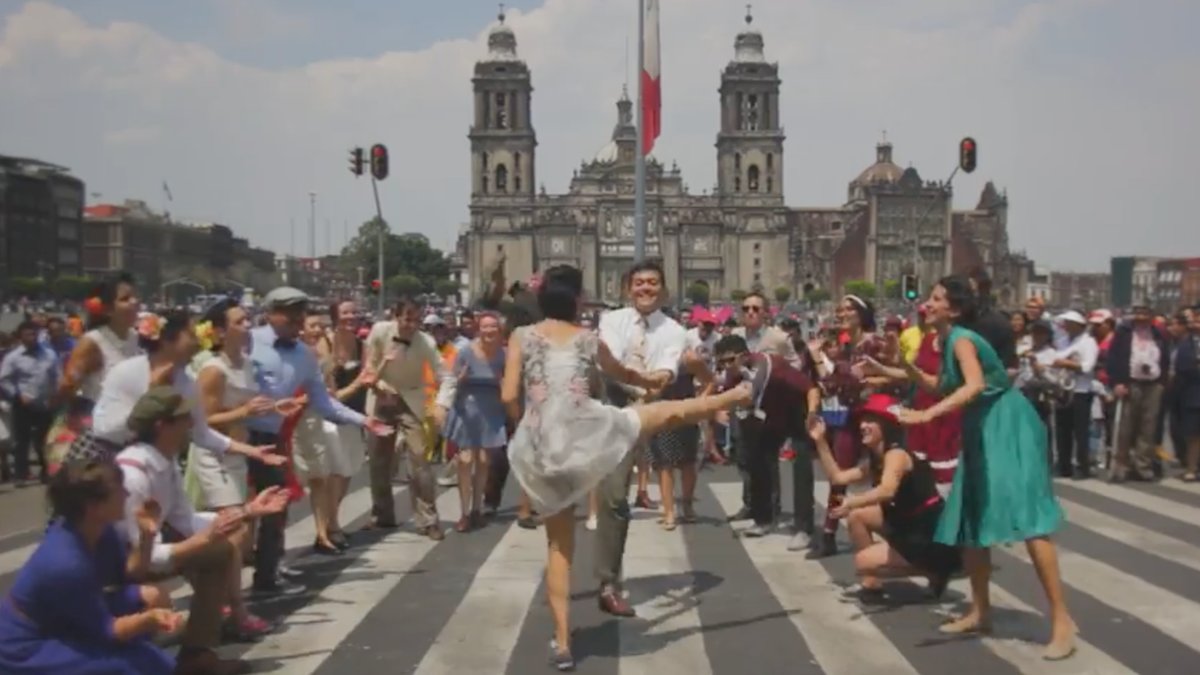 Buen trabajo <a href="/SwingMexico/">Swing Mexico</a> pour este chido video de iCharleston! Nos gusta.  yehoodi.com/blog/2017/5/18…