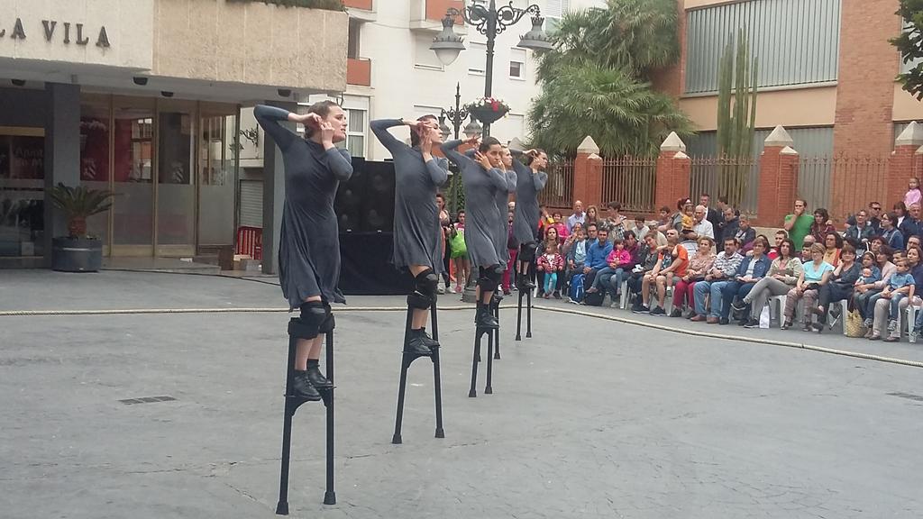 AjMislata's tweet photo. Quedant-nos impressionats amb #Mulïer un gran espectacle de teatre, dansa i poesia visual en moviment #MacMislata2017 #MacFoto https://t.co/wTesovuwk0