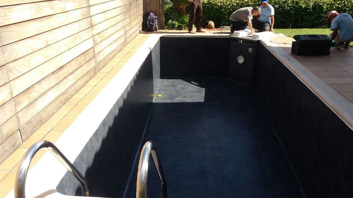 diazpools's tweet photo. #Renovación de #liner de bolsa para #piscina por #liner3d #Alkorplan #Touch Sant Fost de Campsentelles #Barcelona https://t.co/gVz7Uo3Dtv