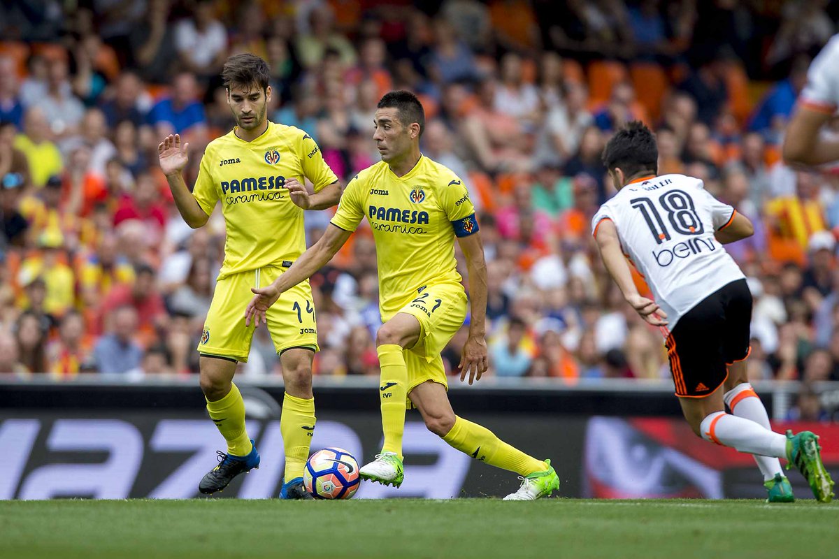 VillarrealCF's tweet photo. ¡Galería de fotos 📸 del #ValenciaVillarreal (1-3), en el que el Submarino ha asegurado su quinto puesto en @LaLiga y jugará @EuropaLeague! https://t.co/EHVymvoPPU