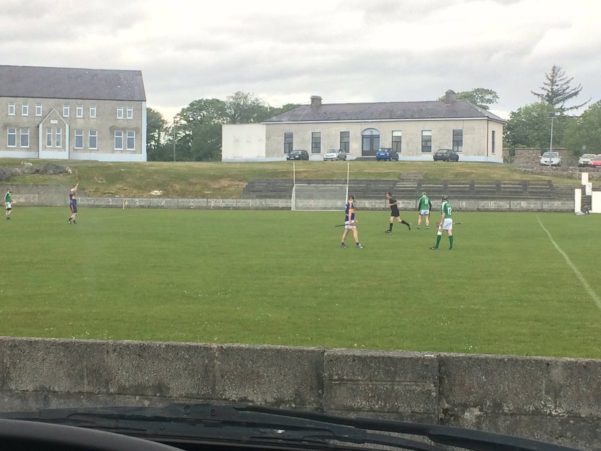 CLG_AnSpideal's tweet photo. Craobh Iomána na Mumhan? Pfff...tá a fhios ag gach duine gurb é Craobh Shóisir C na Gaillimhe buaicphointe an tséasúir. #PullHard #PullOften https://t.co/lPyhWsap2Q