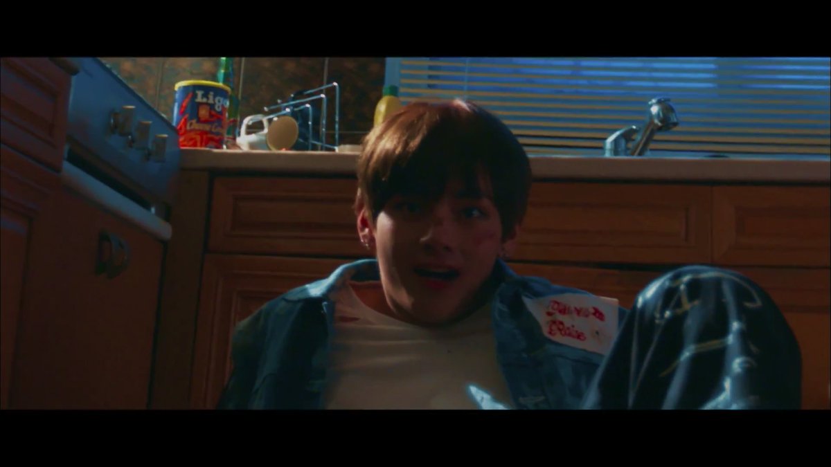 sugarrkookie's tweet image. #BTSBBMAs SORRY BAE
из-за ауры психа тэхена подсела на ангст фф