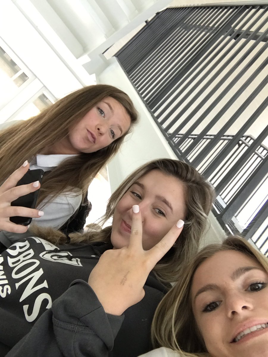 mollyegan14's tweet photo. happy bday to my main💓💓 hope u have a rockin day luv u😽🤘😛 @dbowkk https://t.co/TNX0BUVFJA