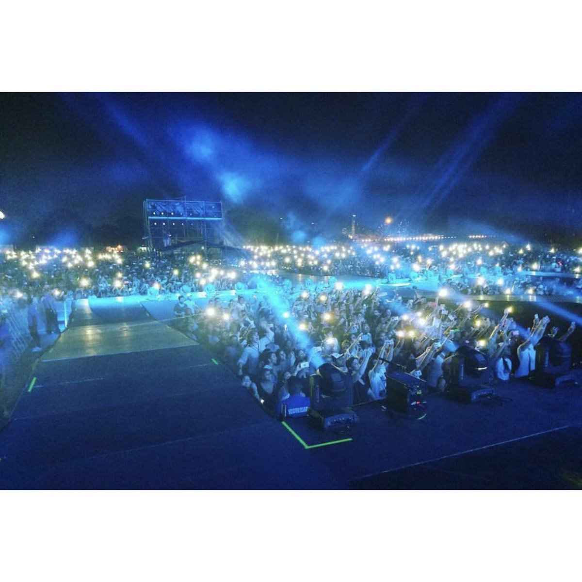 PanamaFanfest's tweet photo. Hace un mes @JustinBieberPan  y @justinbpty disfrutarón del concierto del año #ThePurposeWorlTour en la Plaza Figali https://t.co/j83uz3xzju