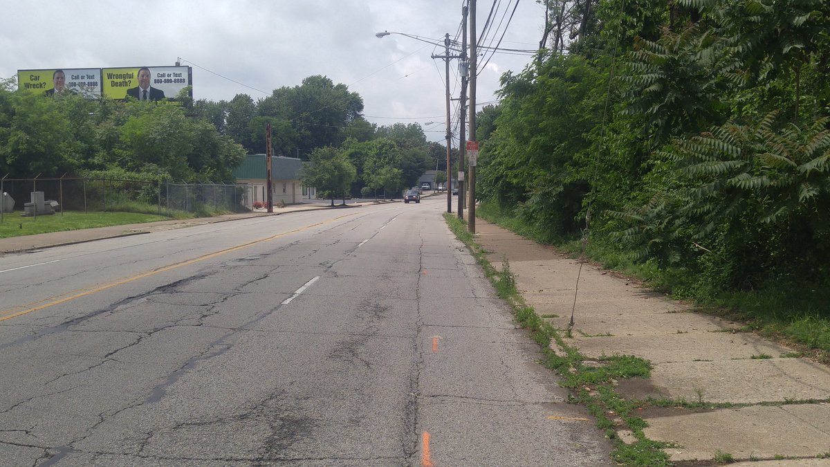 Bikes4Lou's tweet photo. Would love to see more trees in the public easement along Winter/Oak. Would be great for neighborhood walkability. https://t.co/X8nLrPwsaA