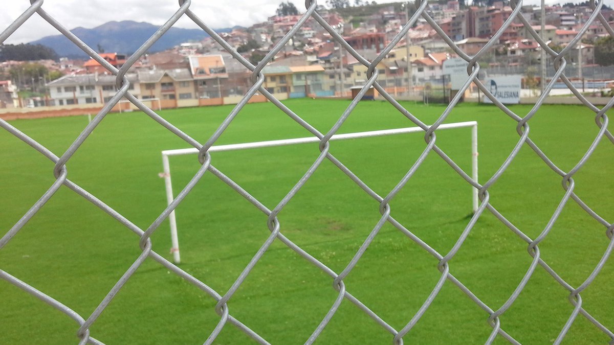 OndaDeportivaEC's tweet photo. El partido en #SegundaCategoria_EC #Azuay
#TecniClub vs #SDCuartel se postergó, mal estado de la cancha d la #UPS
Llena de agua. Cesped alto https://t.co/khKHQ474u6