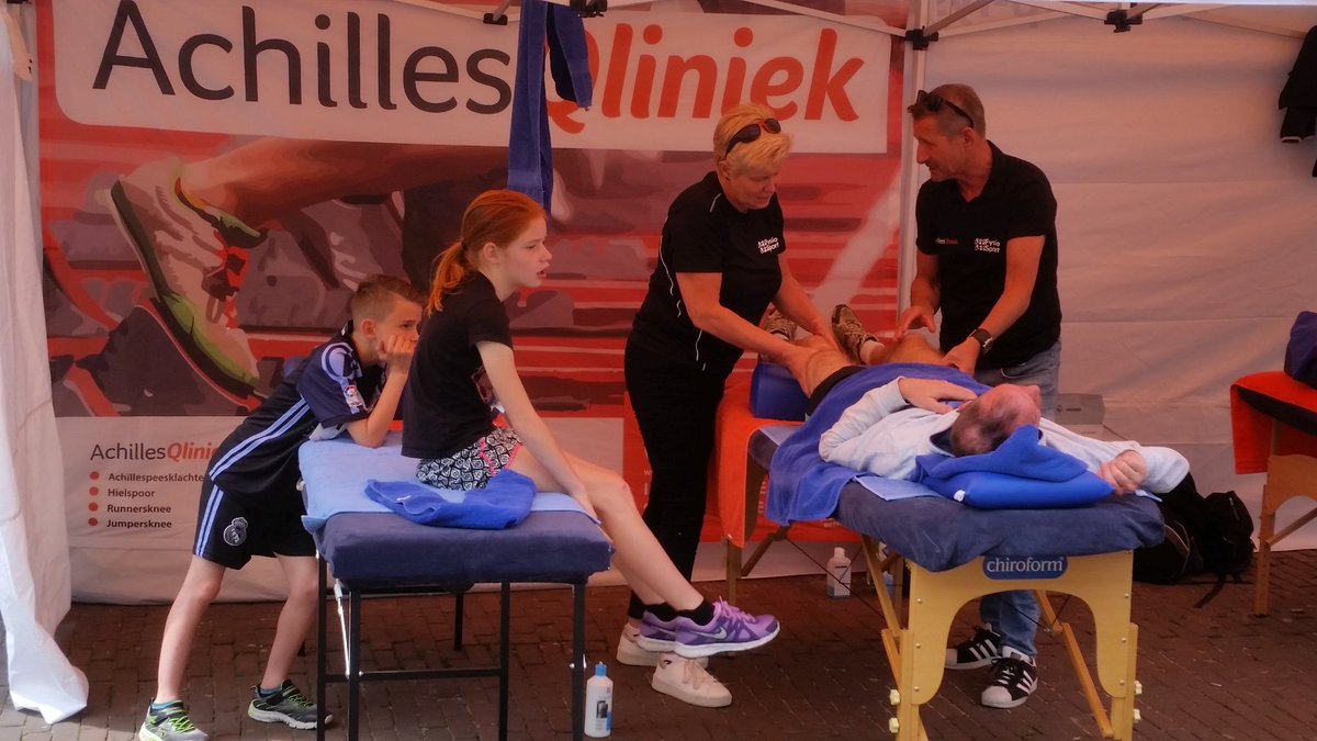 BobStoker's tweet photo. #asserstadsloop super sunday, fijn voor iedereen, alle masseurs die geholpen hebben in de AchillesQliniek bedankt !! Dikke prima. AFP Fysio https://t.co/AcMlOZkRxx