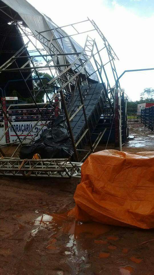 Jeancar52135427's tweet photo. Amigo meu foi ganhar uma granihha ajudando os cara da festa
Ele nem qis receber
Nu outro dia veio a noticia
#facita https://t.co/dH3Hnl8ObY