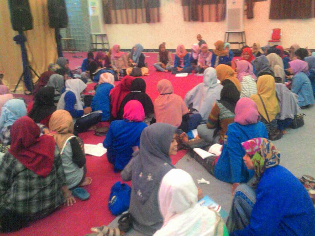 TDepresiden's tweet photo. Mereka serius menjalankan sidang komisi @yakinsimatupang @pbpmii https://t.co/TjBFz9BSWc