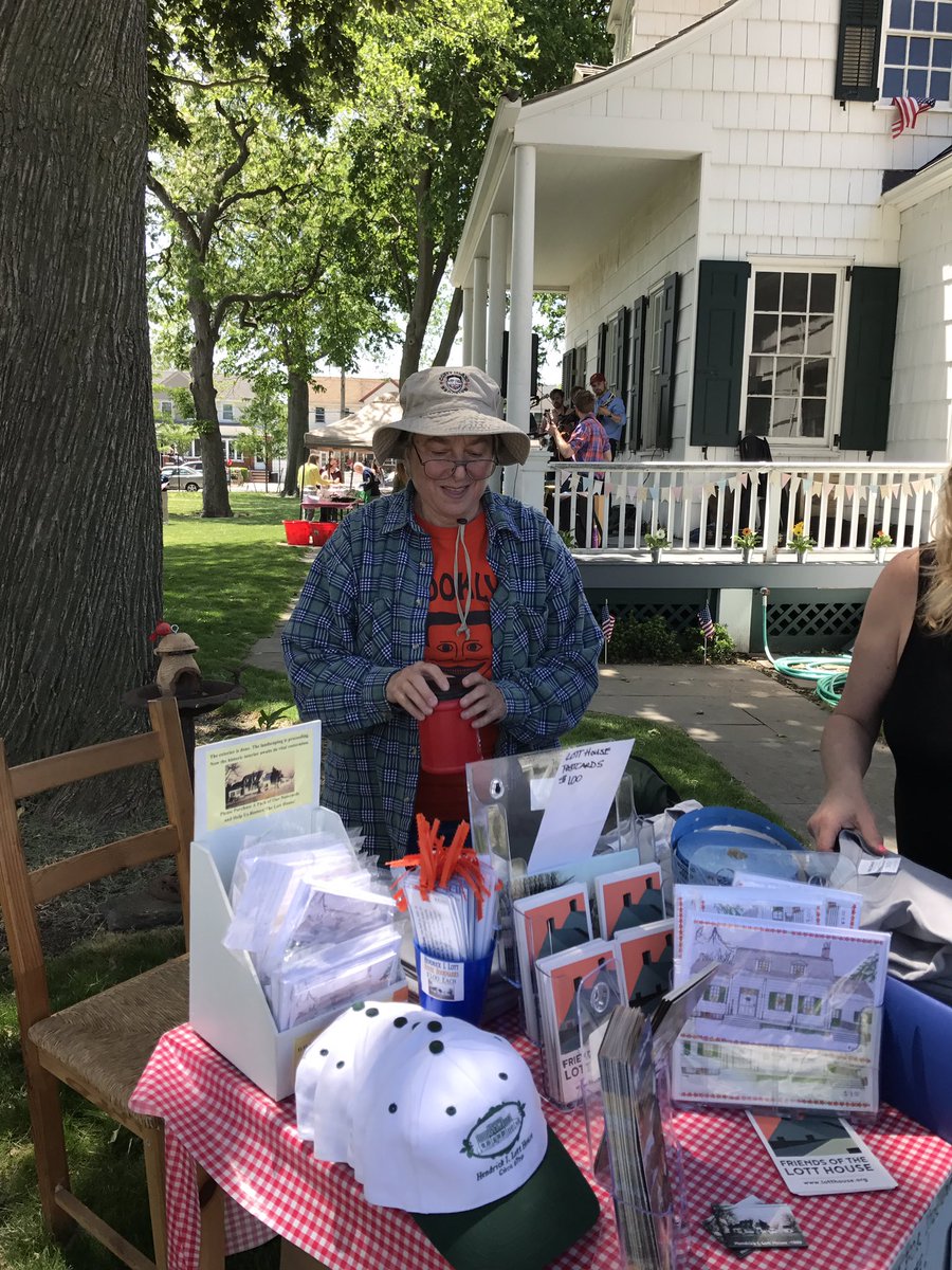 builtbrooklyn's tweet image. BBQ on a gorgeous day at Hendrick Lott House, w/music by the @GoodMorningNags @LottHouse @bklynwaterfront @hhtnyc @NYCParks @mitchell_silver