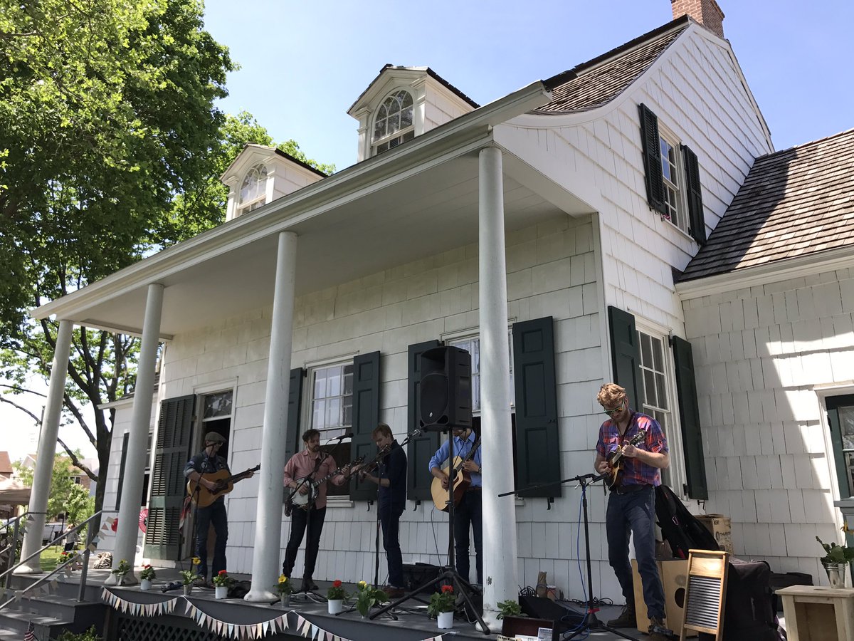 builtbrooklyn's tweet image. BBQ on a gorgeous day at Hendrick Lott House, w/music by the @GoodMorningNags @LottHouse @bklynwaterfront @hhtnyc @NYCParks @mitchell_silver