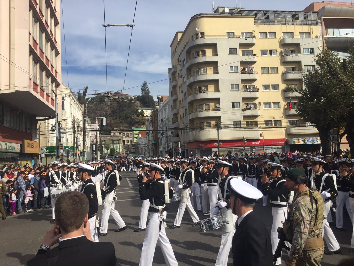 Mrojasramirez's tweet photo. Gracias @JorgeCastroValp x no bajar los brazos, y a quienes se sumaron. Recuperamos el #21deMayo #21deMayoenFamilia https://t.co/CYndlKWSPX