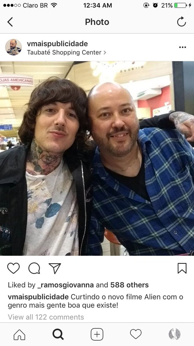 douglcfer's tweet photo. Aqui vemos fotos que comprovam que @olobersyko voltou pra Inglaterra mais brasileiro que o Temer. https://t.co/o0FPkqgpYX