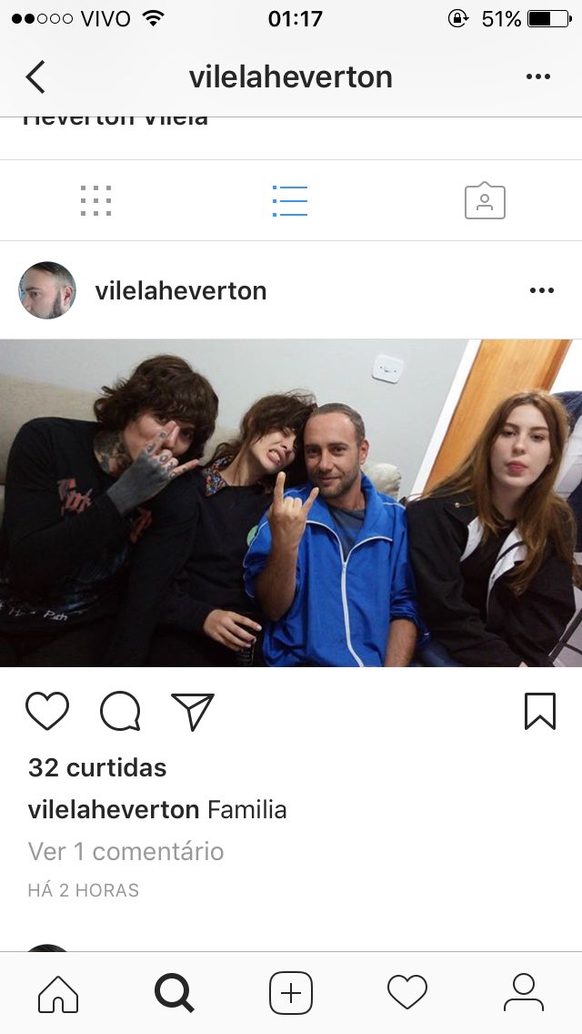 douglcfer's tweet photo. Aqui vemos fotos que comprovam que @olobersyko voltou pra Inglaterra mais brasileiro que o Temer. https://t.co/o0FPkqgpYX