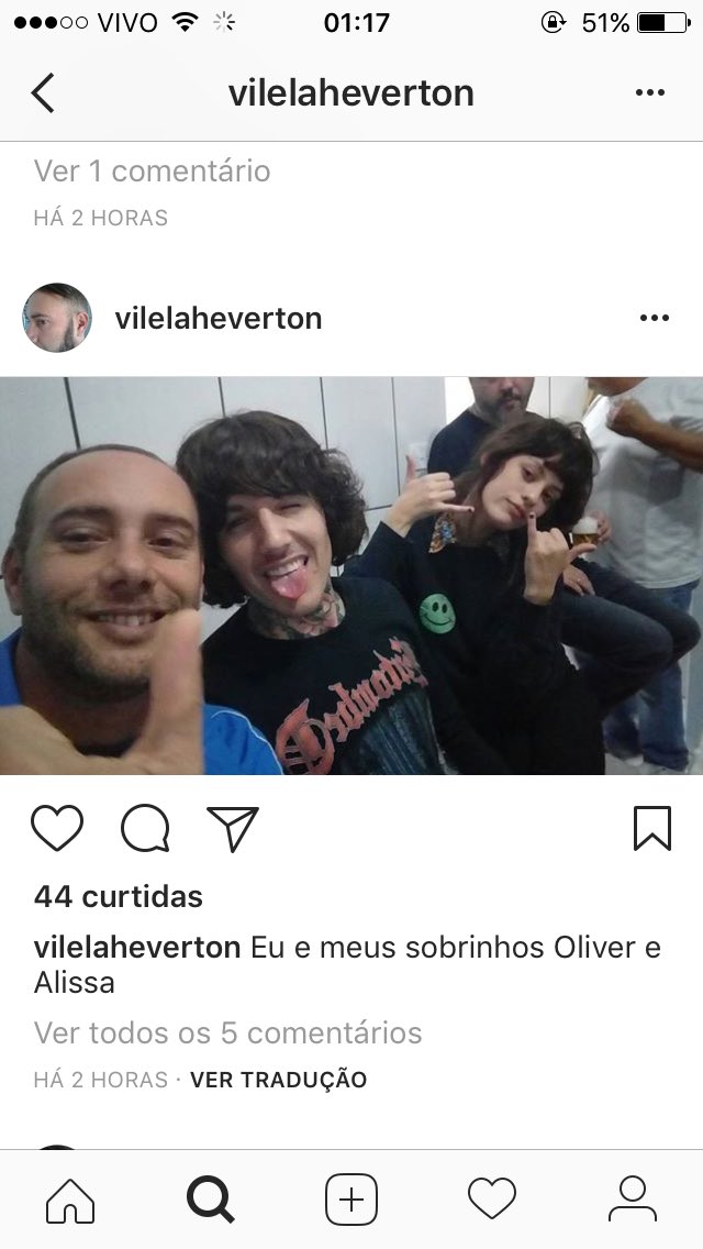 douglcfer's tweet photo. Aqui vemos fotos que comprovam que @olobersyko voltou pra Inglaterra mais brasileiro que o Temer. https://t.co/o0FPkqgpYX