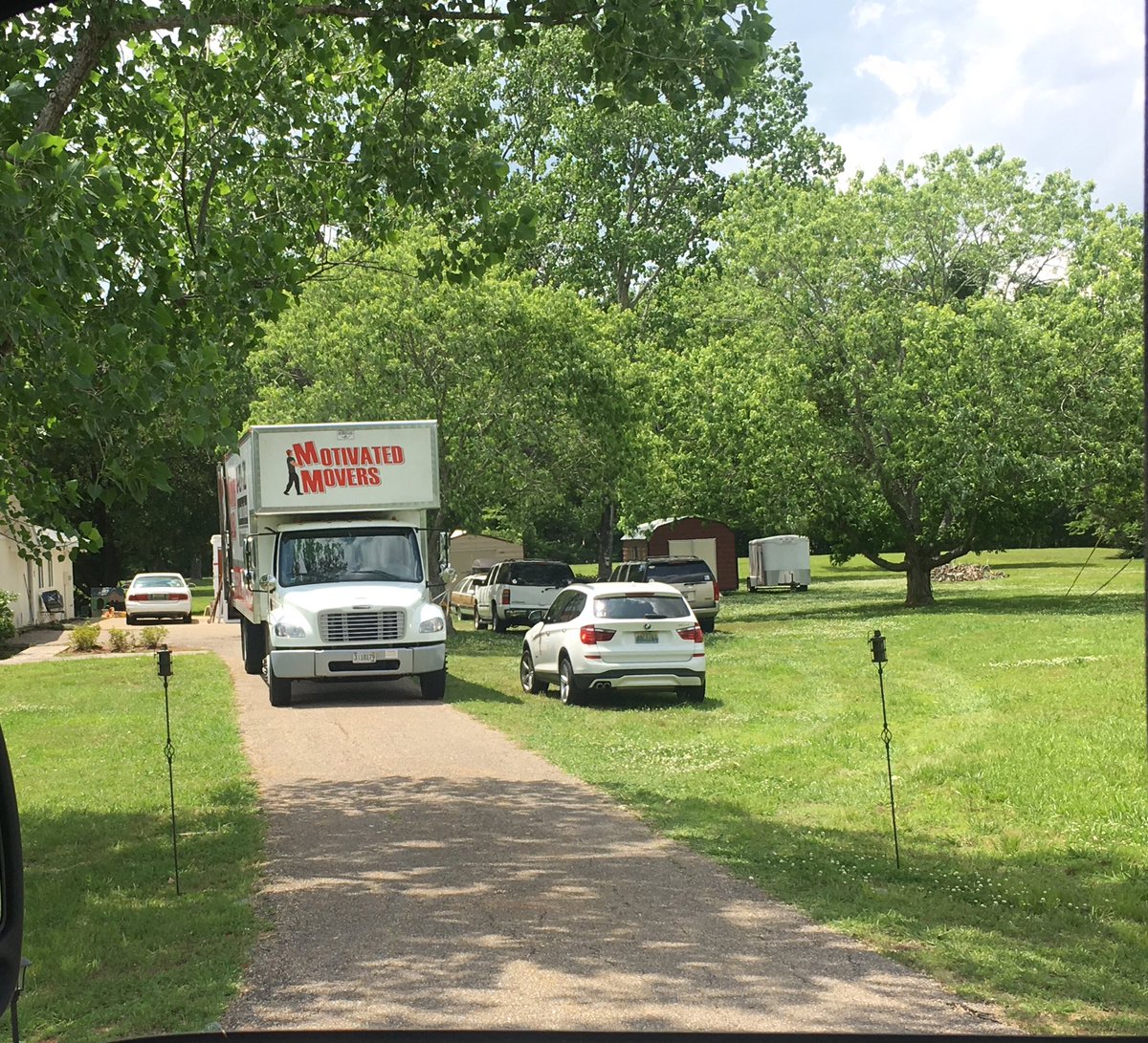 MontMotivated's tweet photo. #movingday https://t.co/BmbeSdFST2
