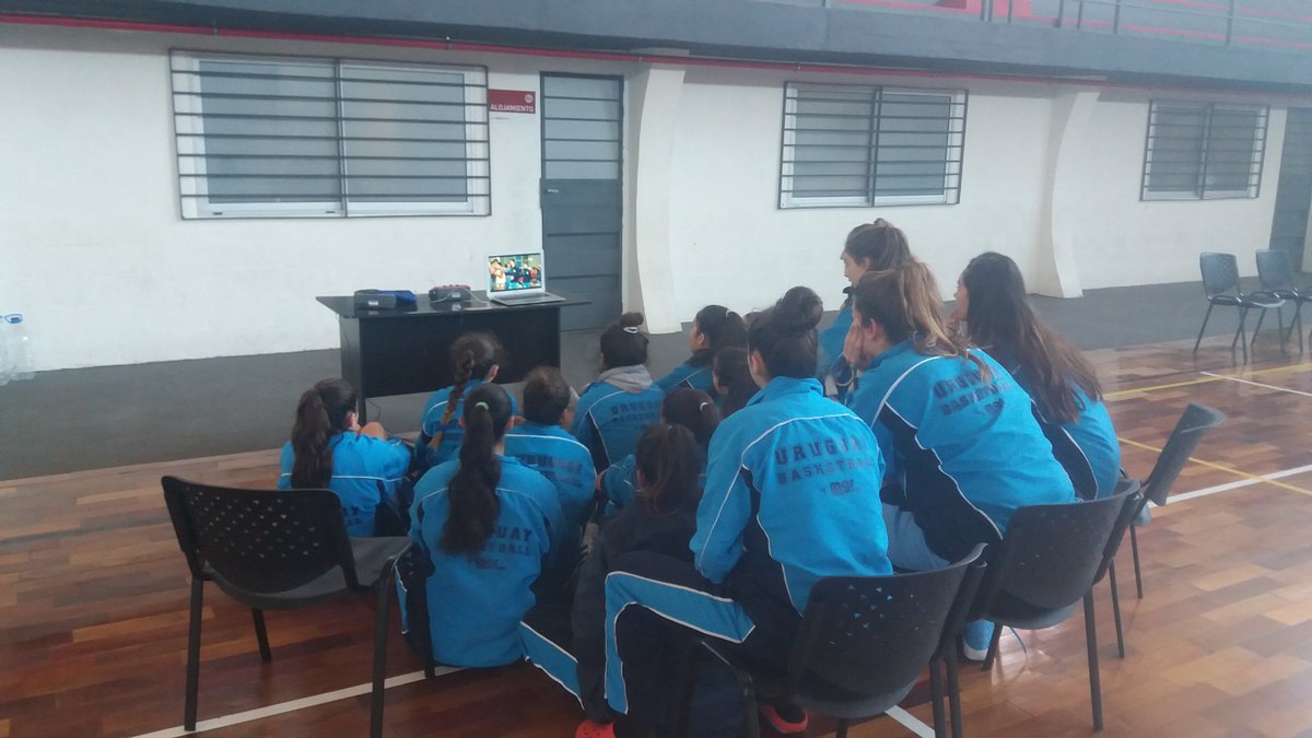 marqmauri's tweet photo. @FUBBUy  U17 Fem acompañando a los chicos! Desde Tacuarembo https://t.co/zzNIgjrz9H
