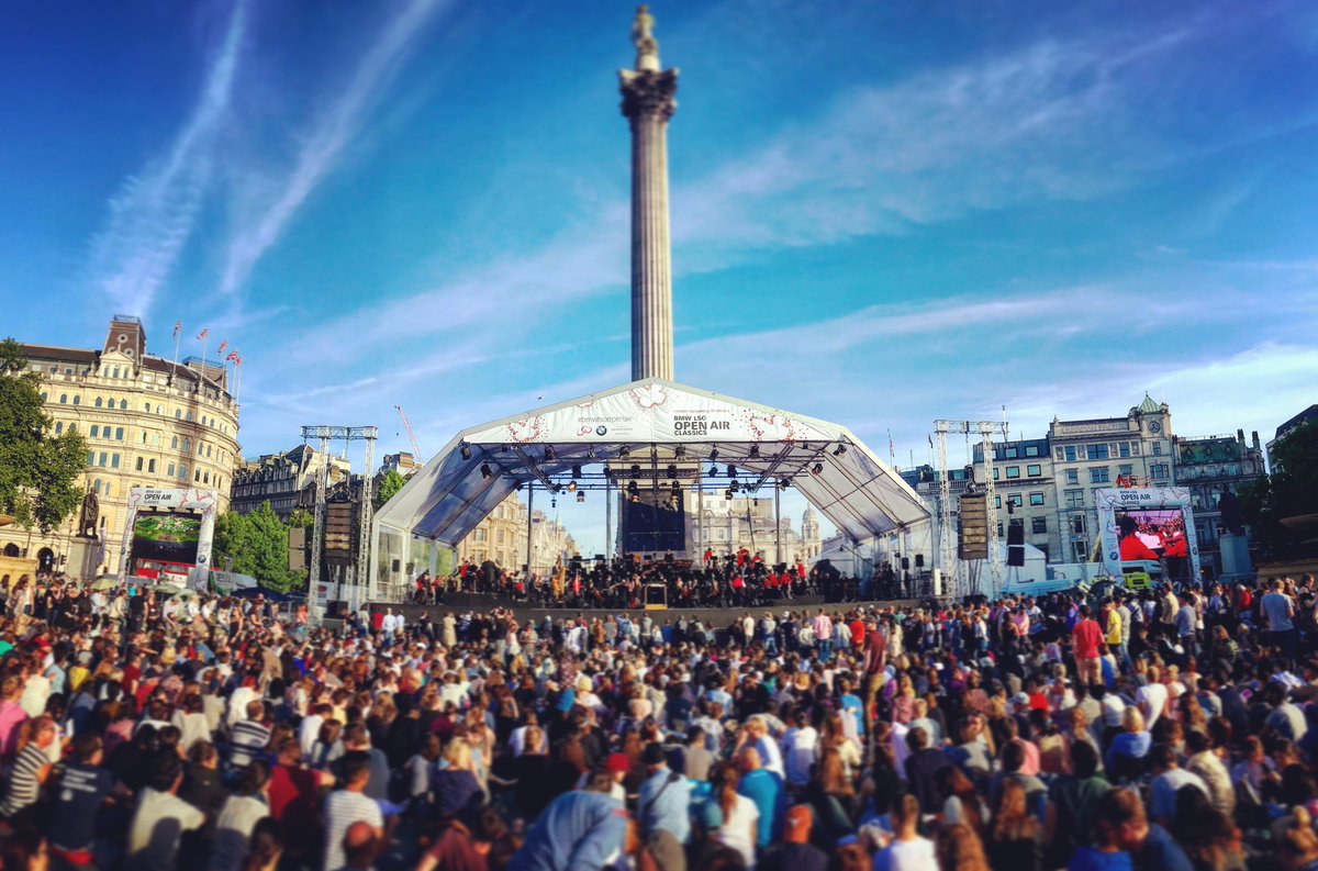 alirobertson93's tweet photo. Great afternoon courtesy of @londonsymphony #london #trafalgarsquare #classicalmusic #bmwlsoopenair #livemusic #Orchestra https://t.co/TIUHzdfGlT