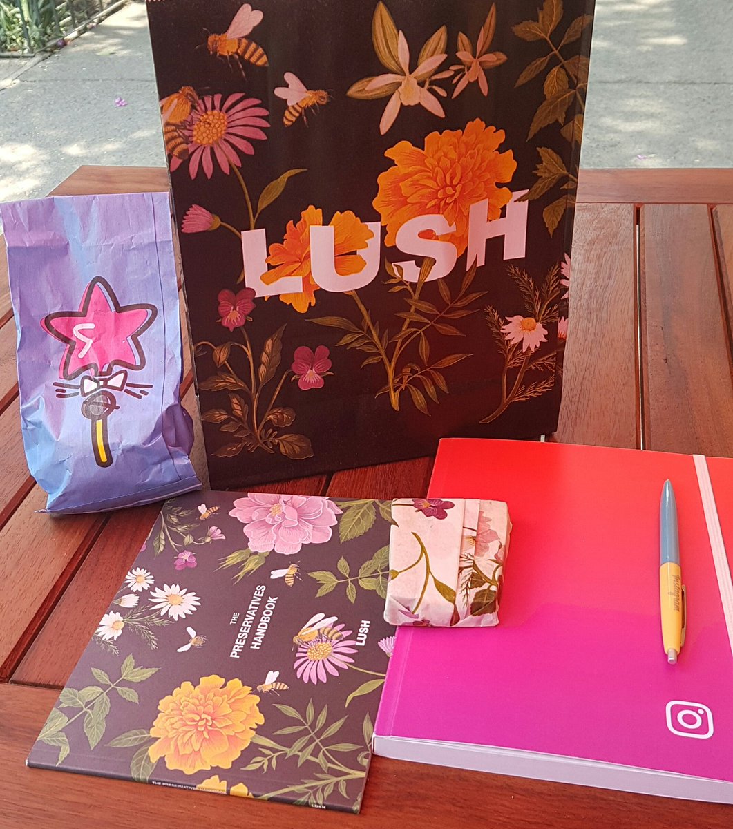 eudiza's tweet photo. Gracias por los regalitos del #BloggerWorkshop @LushMex https://t.co/G9nUUbUqMR
