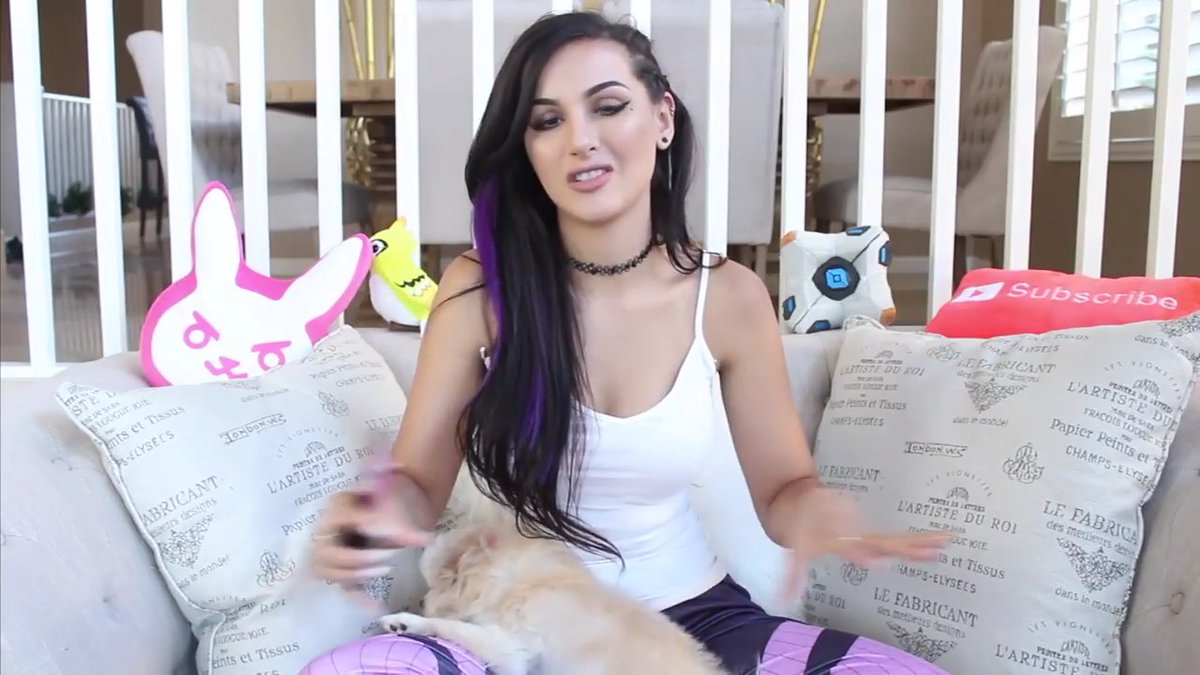 TheNuggetGamer's tweet photo. @sssniperwolf @YouTube First time diarrhea problems... https://t.co/xKruqB9Vmn
