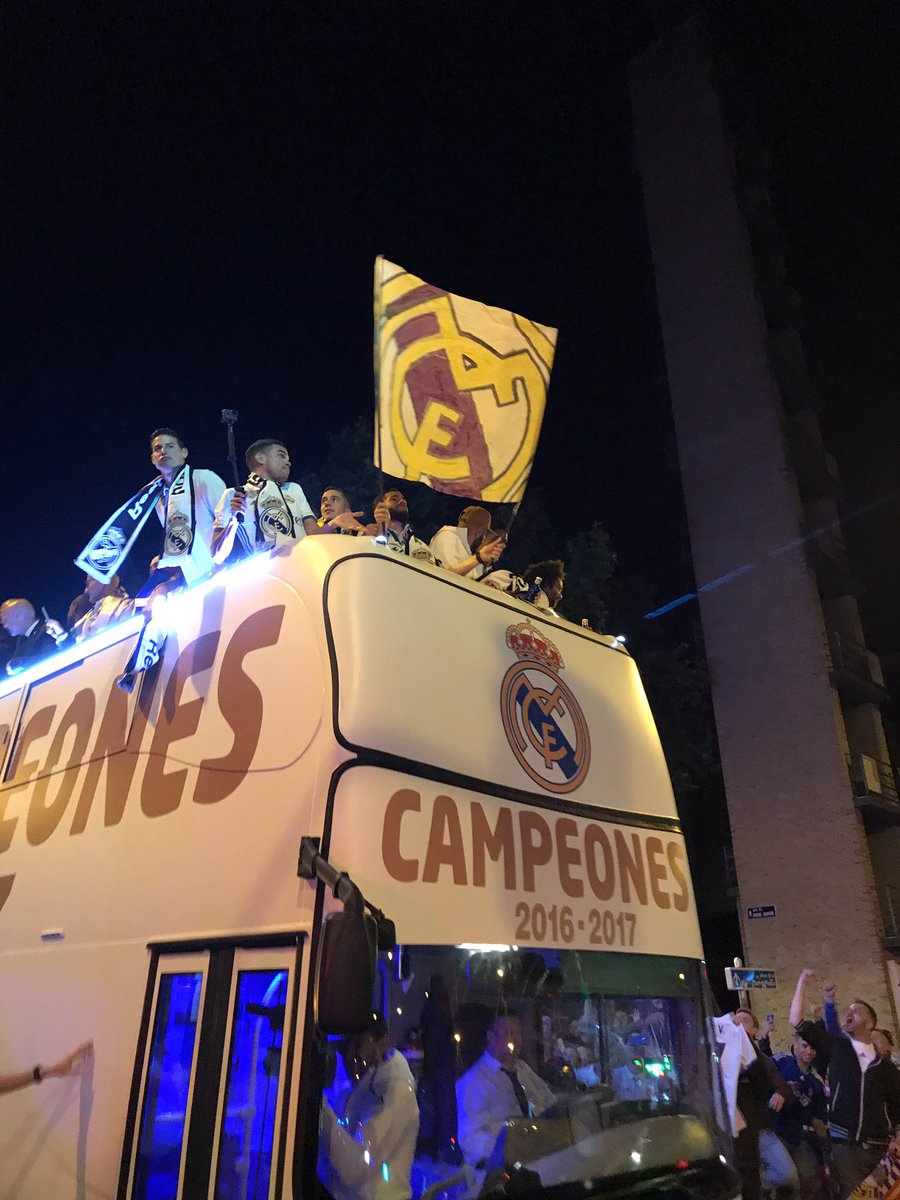 FondoSur_1980's tweet photo. ¡¡CAMPEONES!! #CampeonesDeLiga #HalaMadrid #USNoSurrender https://t.co/ijbHKCansI