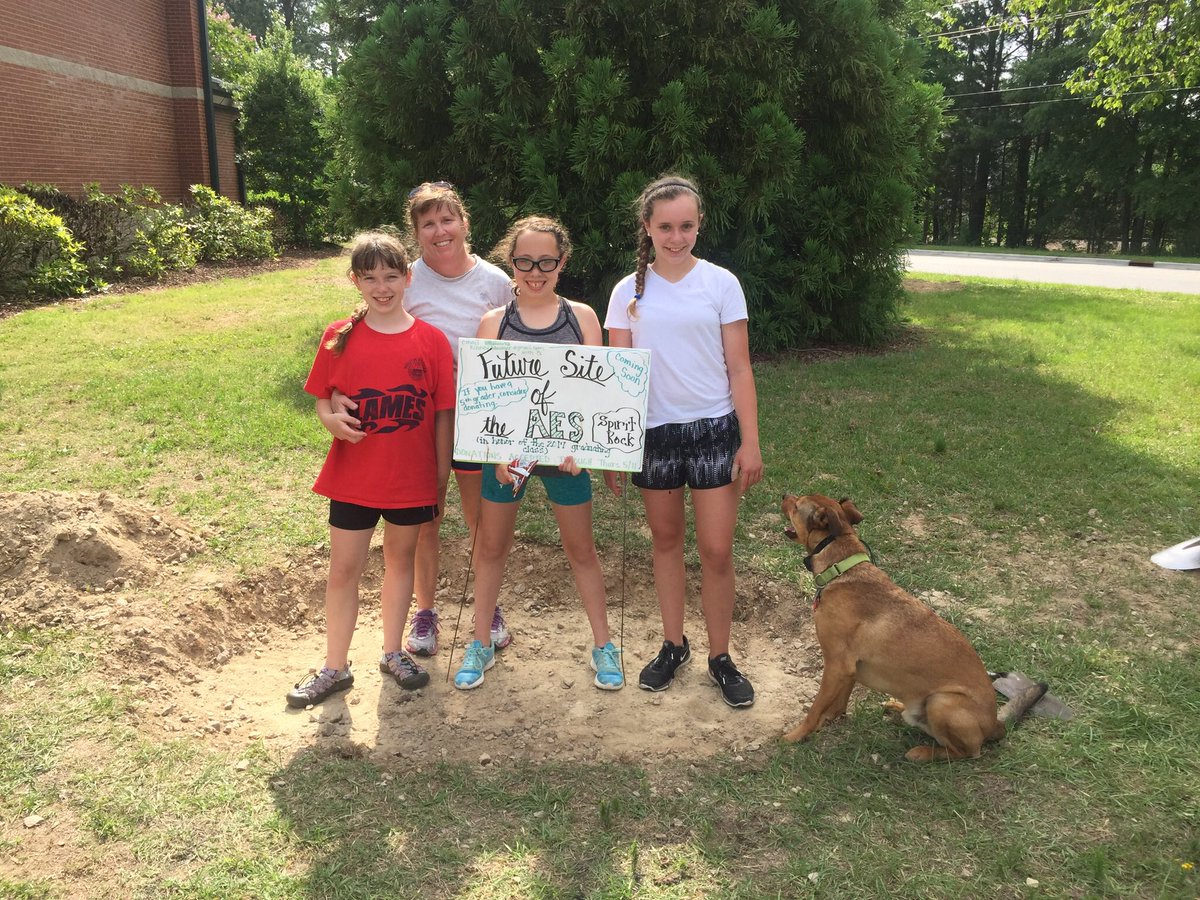 Spirit rock-on its way! Thx to 5th gr. donors.Thx to Bloomer/Pegram kids for helping dig. <a href="/ApexESPTA/">Apex Elementary PTA</a> <a href="/apexescougars/">Apex Elementary</a>