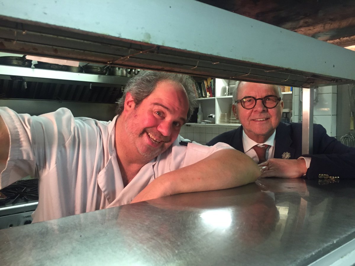 We're looking for a FT line cook. Perfect for a new grad in need of training or for an industry vet polishing their CV. Retweet = free drink