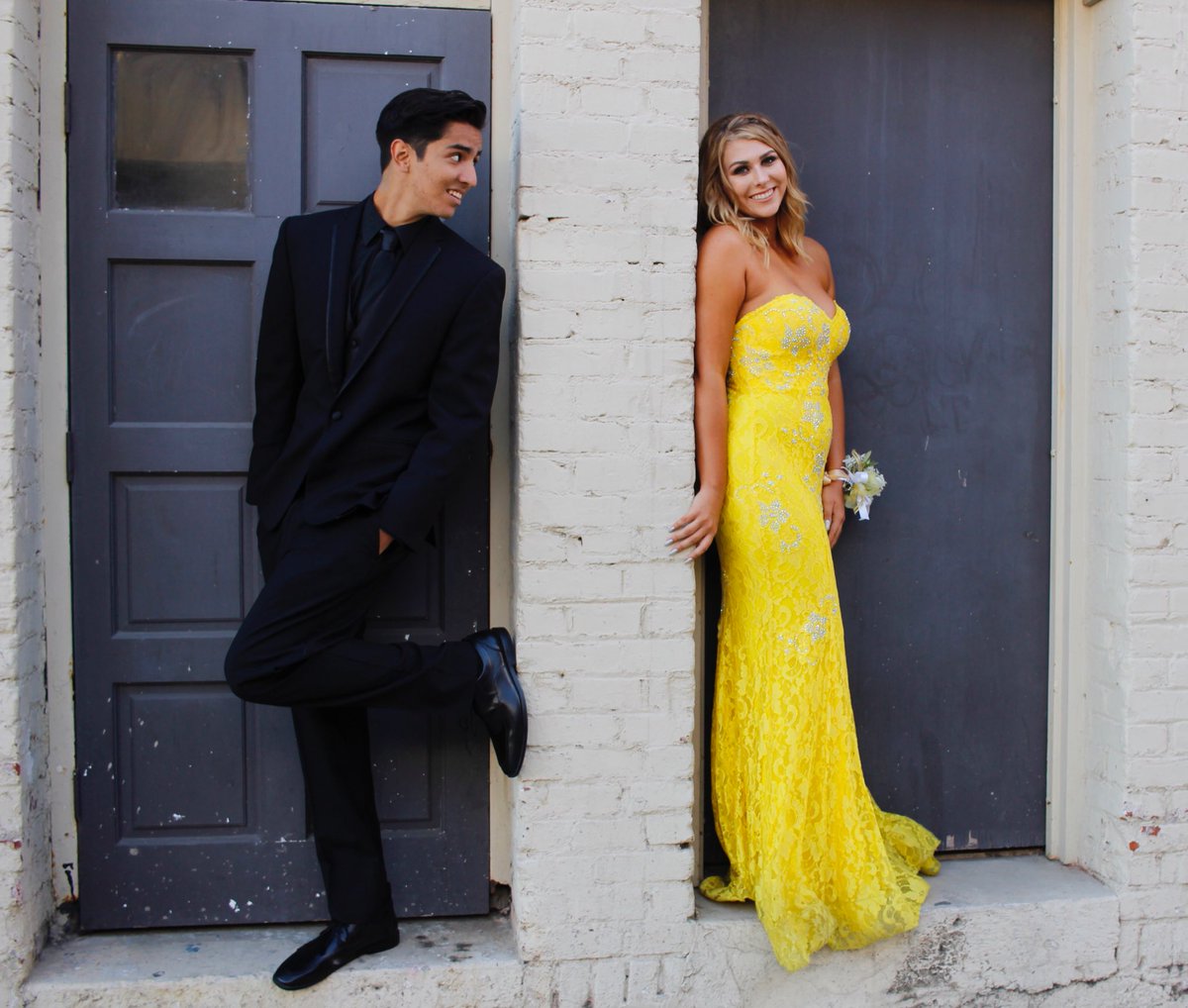 savannahpreuss's tweet photo. @JovaniFashions 💛 https://t.co/30qKKmDkq2
