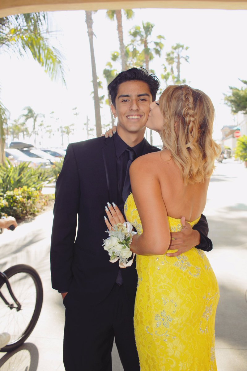 savannahpreuss's tweet photo. what's prom without a @JovaniFashions gown and kissing pictures 🤷🏼‍♀️ https://t.co/vZYVpvSy7b