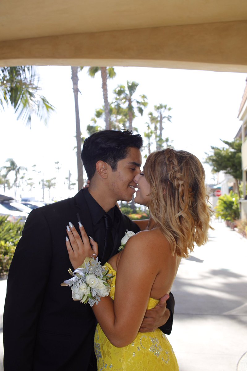 savannahpreuss's tweet photo. what's prom without a @JovaniFashions gown and kissing pictures 🤷🏼‍♀️ https://t.co/vZYVpvSy7b