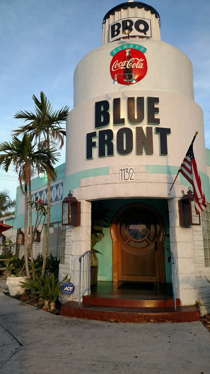 CoachO_50's tweet photo. Great food & atmosphere @BlueFrontBBQ! You gotta try it @ReidWalling #willBback https://t.co/0CZ9kLg0ds
