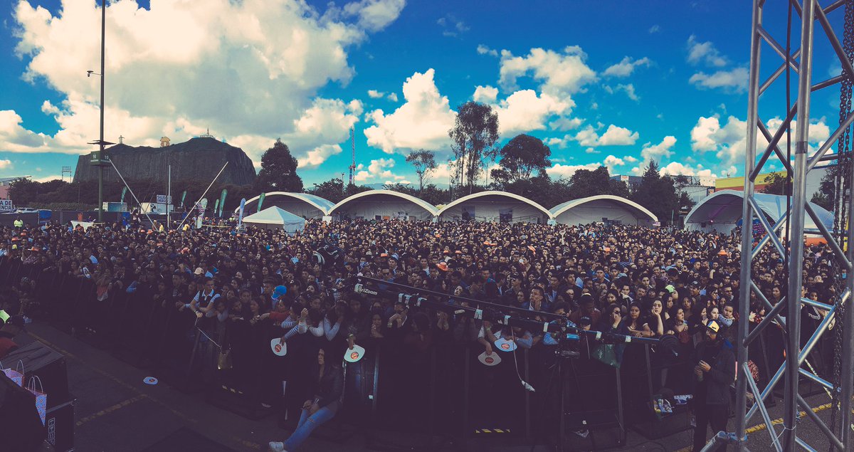 SrToronjo's tweet photo. ¡Gracias #Bogotá, #CUNFest2017 y a todos los fans que me acompañaron hoy! Qué gran público ✌🏻 https://t.co/cVlG8gbm0U