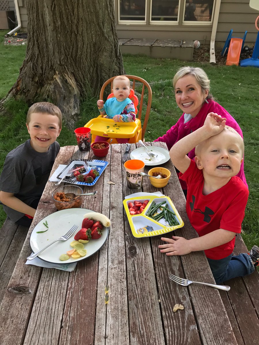 hauganc's tweet photo. Eating outside is one of my faves. Especially with these people. Love them! https://t.co/duOcmUYxbs