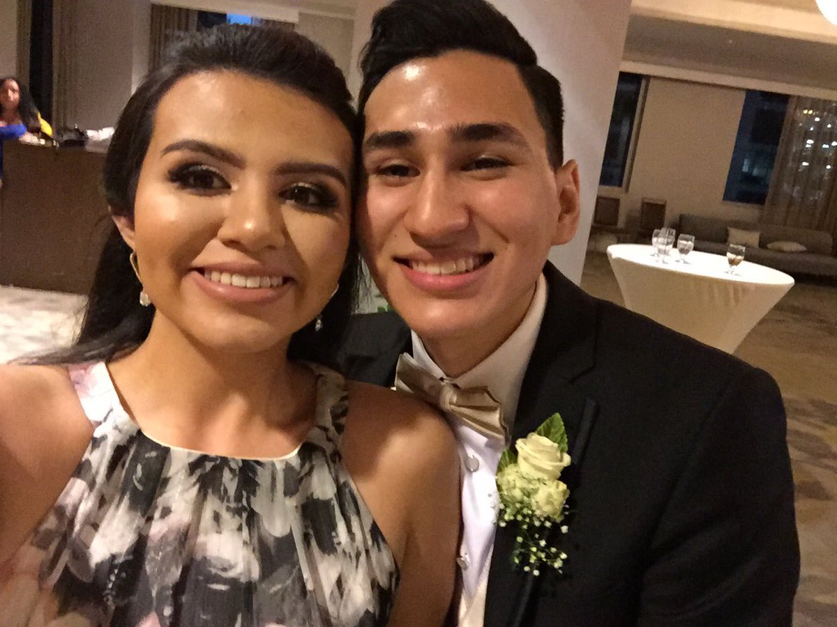 lauraromero1207's tweet photo. โจ#MLECprom โจ https://t.co/GogogeTqSP