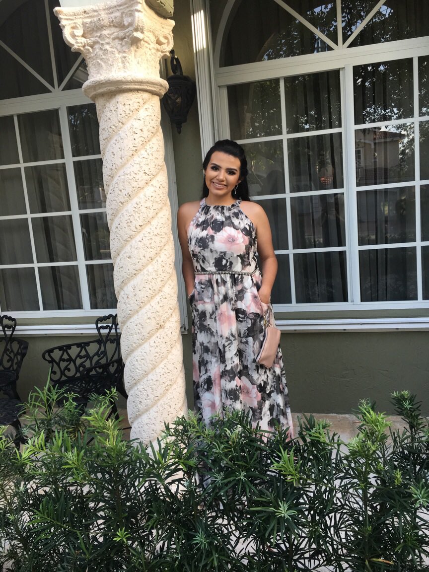 lauraromero1207's tweet photo. โจ#MLECprom โจ https://t.co/GogogeTqSP